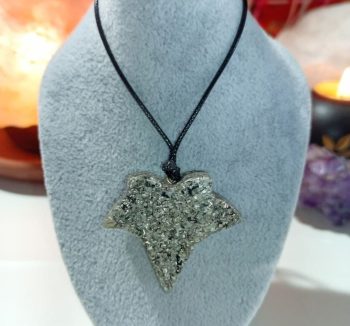 Pendentif pointu feuille d'orgonite 10 gr.