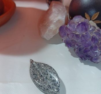 Orgonite Extrémité Feuille Allongée 10 gr.
