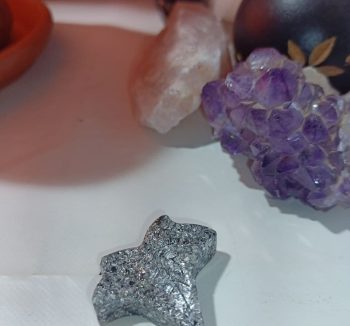 Feuille d'orgonite en pointe 10 gr.