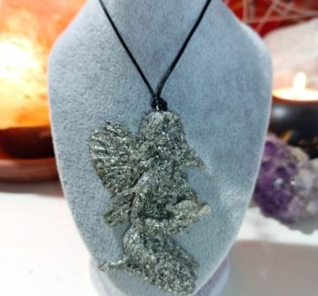 Pendentif orgonite 20 cm. Fée 1 aile - 29 gr.