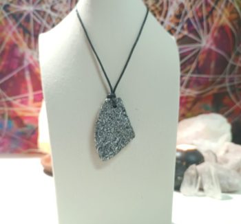 Grand pendentif abstrait en orgonite 15 gr.