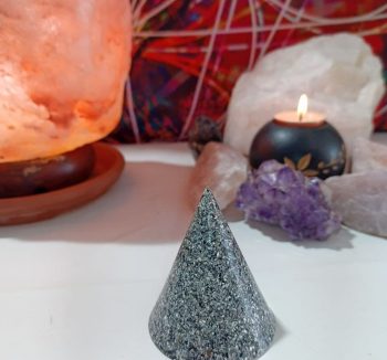 Orgonite Cône Pyramide 75 gr.