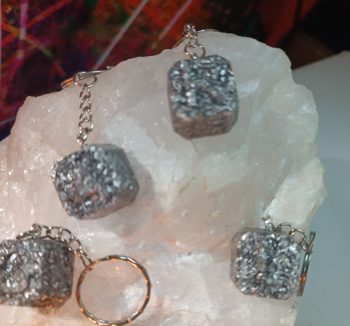 Porte-clés en orgonite avec initiale 8 gr.