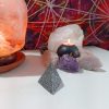 Orgonite Petite Pyramide 3 faces 40 gr. - Imagen 3