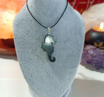 Pendentif orgonite Magnétite Hippocampe 3 gr.