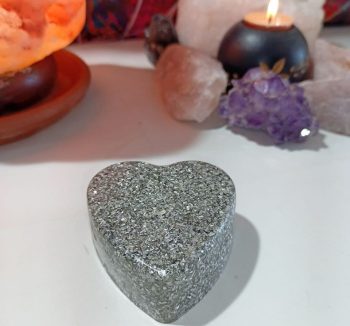 Orgonite Grand Coeur format 140 gr. (copeaux d'aluminium)
