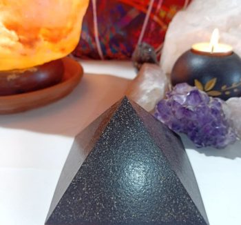 Exclusif Orgonite Grande Pyramide 4 côtés IRON CHIP 300 gr