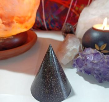 Cône Pyramide Orgonite Exclusif COPEAUX DE FER 100 gr.