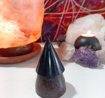 Cône pyramidal d'orgonite IRON CHIP avec pointe de magnétite 200 GR