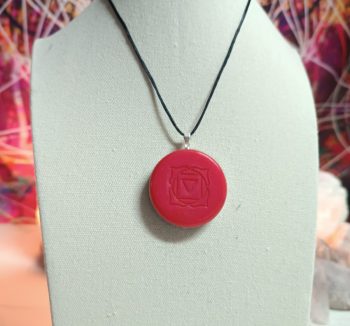 CHACKRA RAÍZ Pendentif ou porte-clés en forme de demi-cercle 15 gr.
