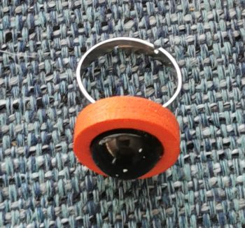 Anneaux de shungite de bois orange ou beige.