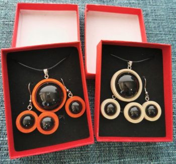 Ensemble bague, boucles d'oreilles et pendentif en Shungite bois orange ou beige.
