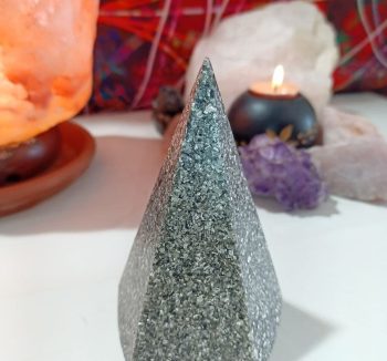 Pyramide pentagonale Orgonite poids 220 gr.