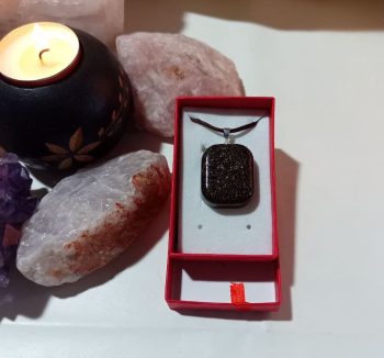 Pendentif Orgonite Carré PETIT ÉCLAT DE FER 14 gr.